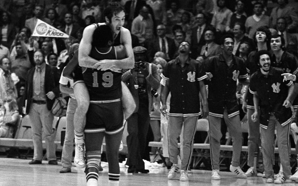 Comemoração do Knicks em quadra do título da NBA de 1973 (Foto: Reprodução / New York Knicks)