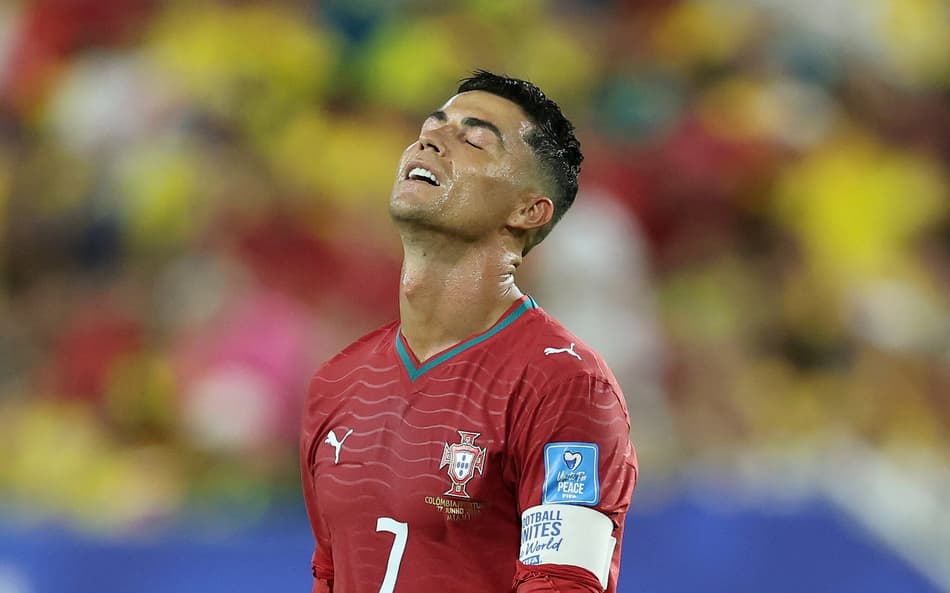 cristiano ronaldo bravo em jogo de portugal