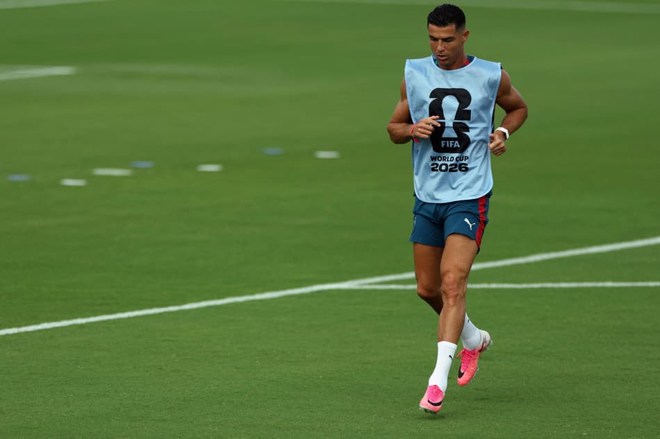 Cristiano Ronaldo treina com a seleção de Portugal