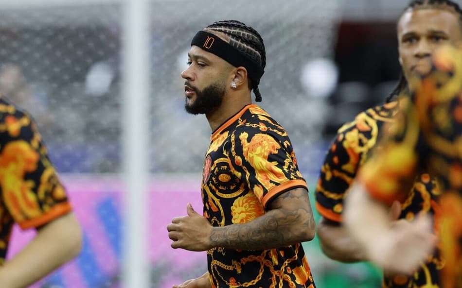 Memphis começou no banco ontra o Japão na Copa do Mundo