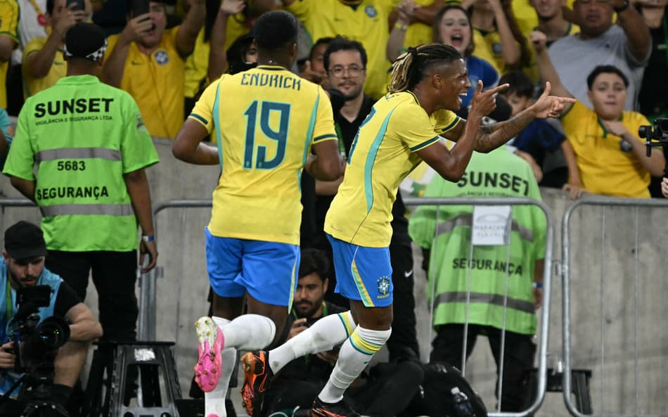 Danilo Santos comemora gol pelo Brasil em amistoso contra o Panamá