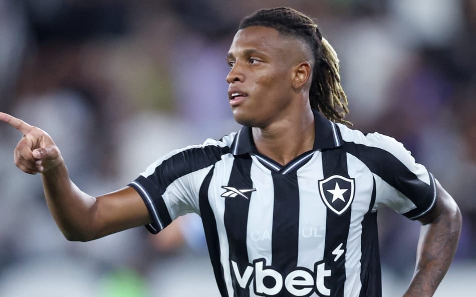 Danilo comemora gol pelo Botafogo em jogo da Libertadores contra o Racing