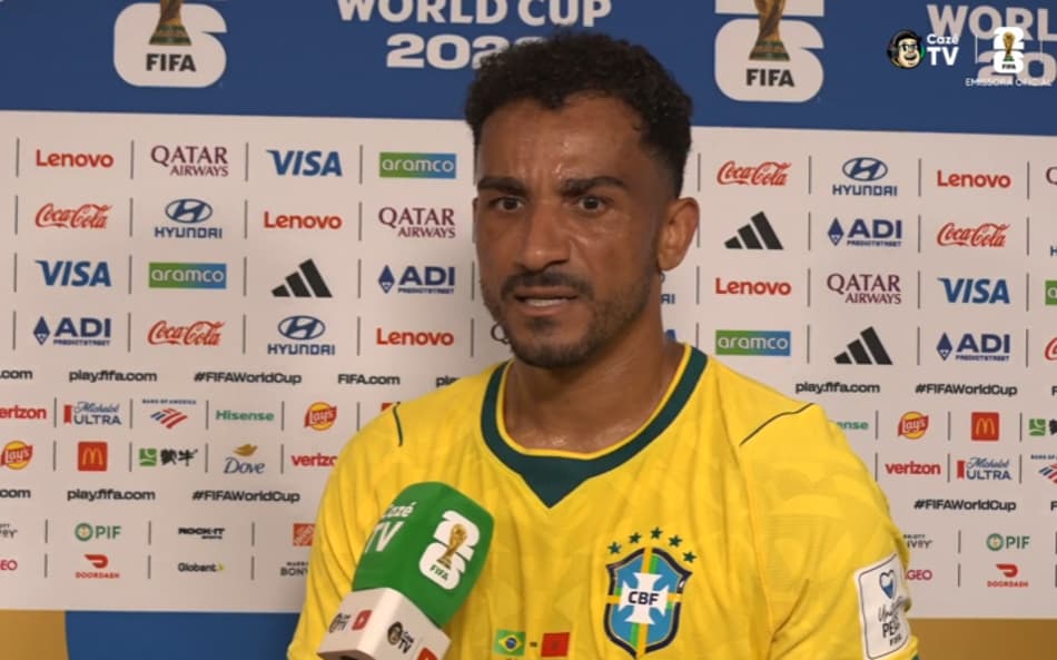 Danilo concede entrevista após Brasil x Marrocos