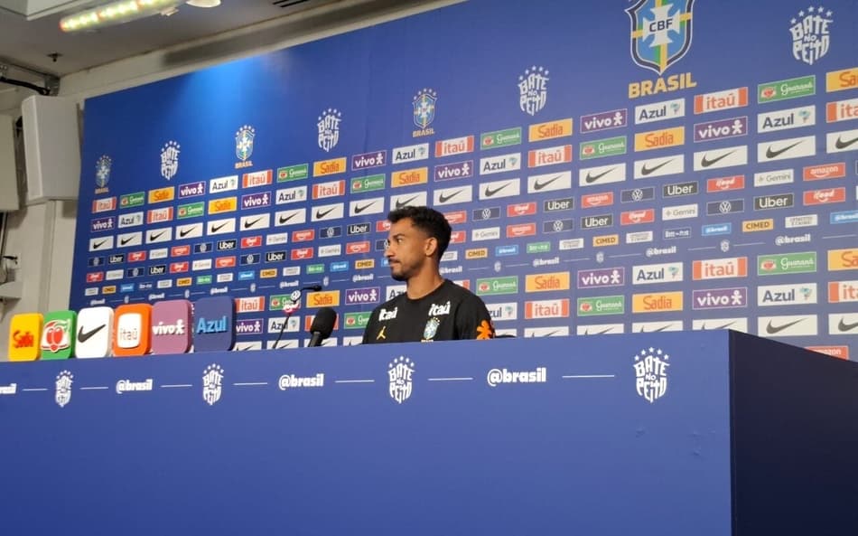Danilo em entrevista coletiva da Seleção Brasileira