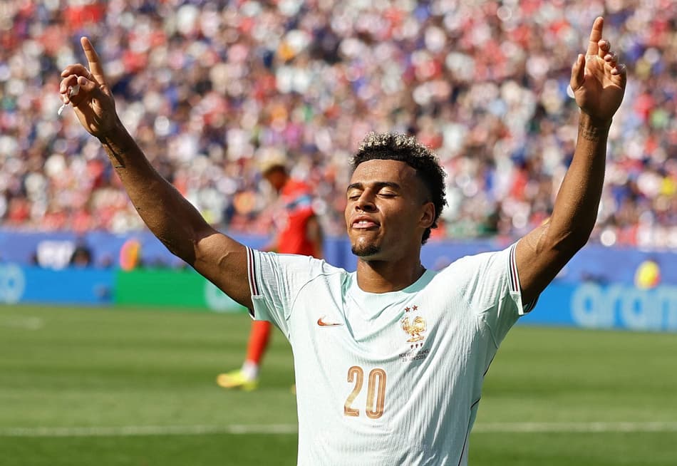 Doué comemora gol pela França contra a Noruega na Copa do Mundo