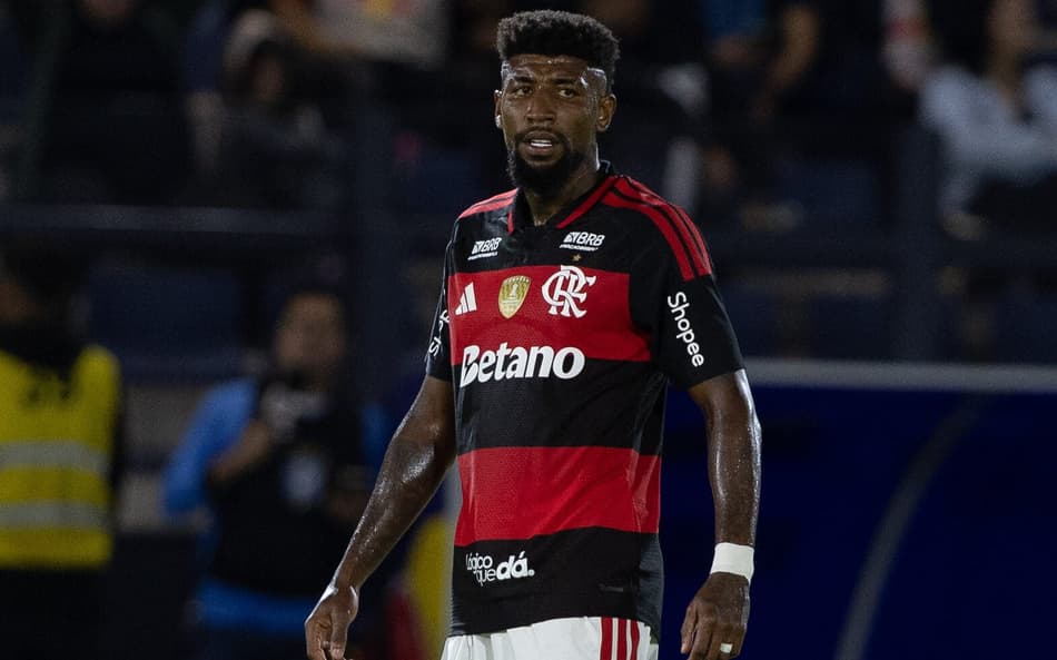 Emerson Royal durante partida do Flamengo