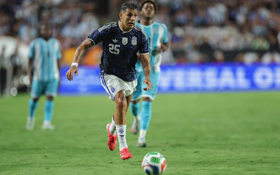 Técnico da Argentina indica substituto de Tagliafico na estreia da Copa