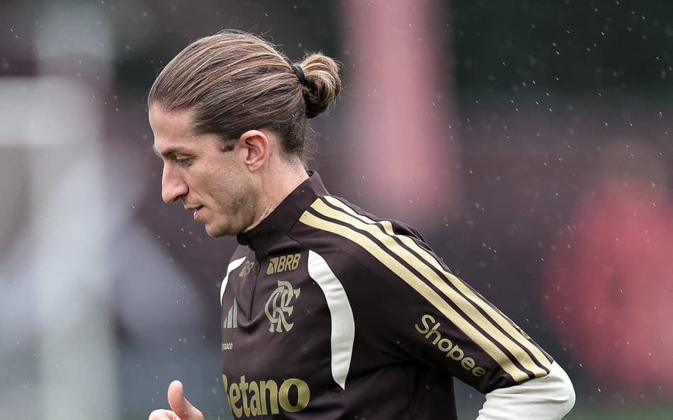Gigante alemão esteve perto de contratar Filipe Luís; treinador deve assumir time francês