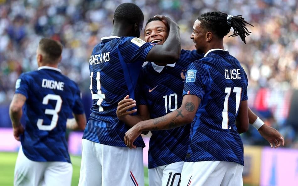 Mbappé e jogadores da França comemoram classificação as oitavas de final da Copa do Mundo de 2026 (Foto: AL BELLO / GETTY IMAGES NORTH AMERICA / Getty Images via AFP)