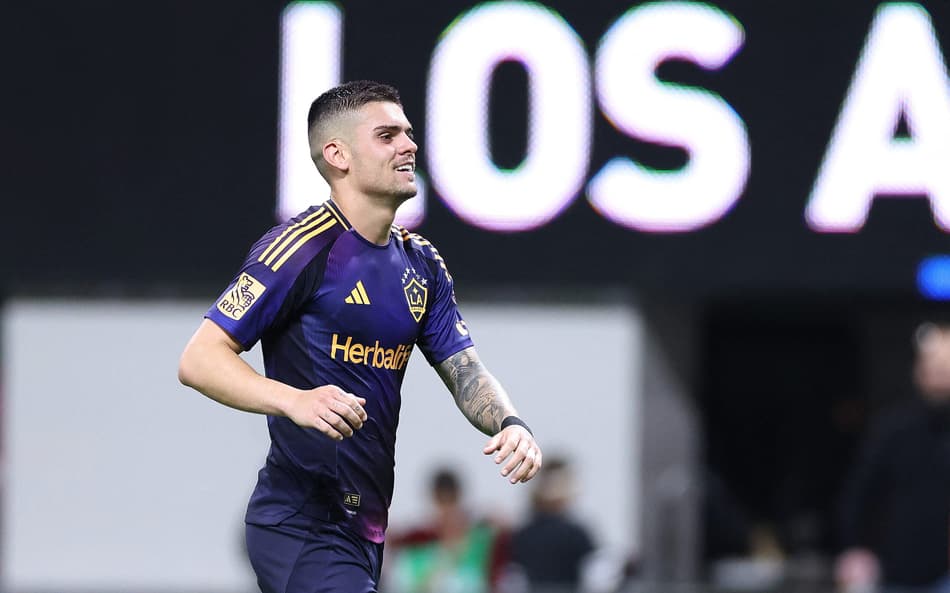 Gabriel Pec em ação pelo LA Galaxy