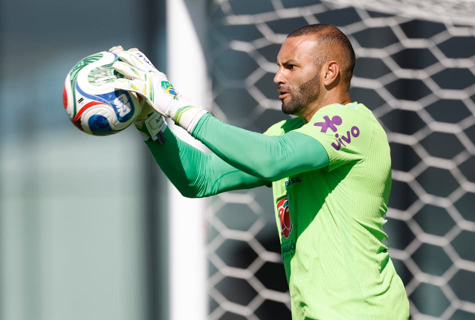 Goleiro Werverton em treino da Seleção Brasileira