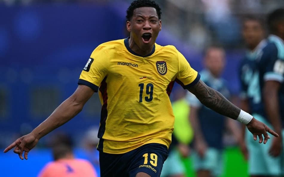 Gonzalo Plata comemora gol que garantiu classificação do Equador na Copa do Mundo