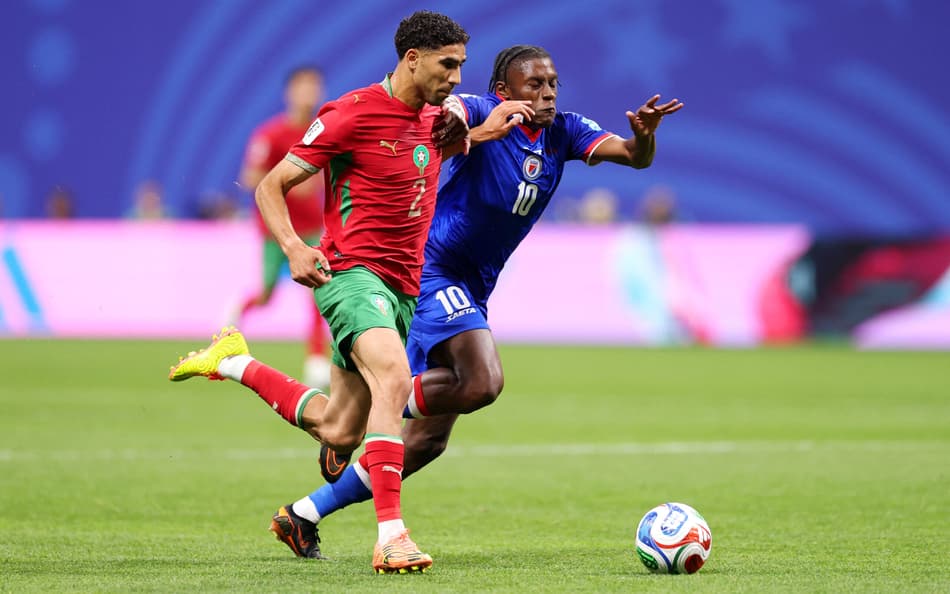 Hakimi, do Marrocos, correndo contra o Haiti em jogo do grupo do Brasil na Copa do Mundo