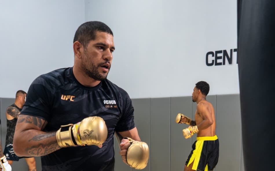 Alex Poatan na contagem regressiva para o UFC Casa Branca (Foto: Divulgação/UFC)