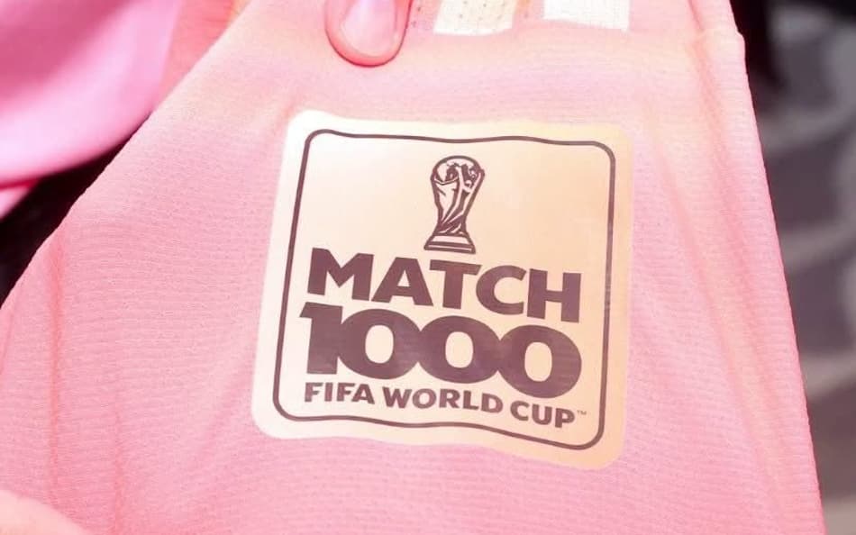 Patch de 100 jogos da Copa do Mundo. (Adidas/Divulgação)