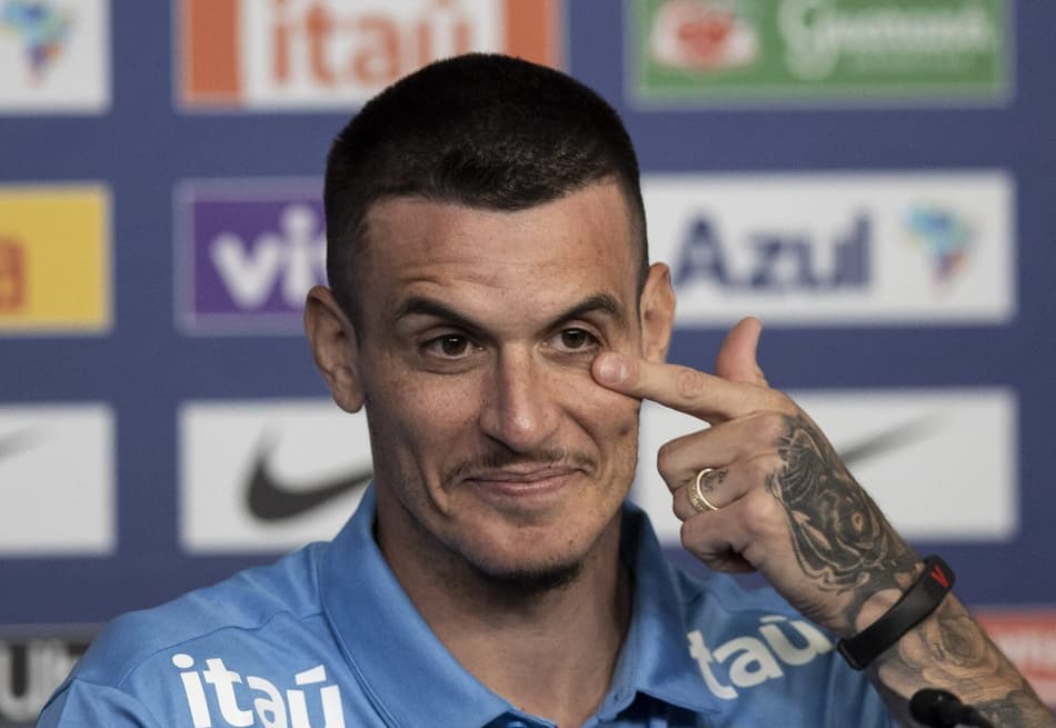 Ibañez disputa com Danilo a vaga na lateral direita na estreia do Brasil na Copa contra o Marrocos
