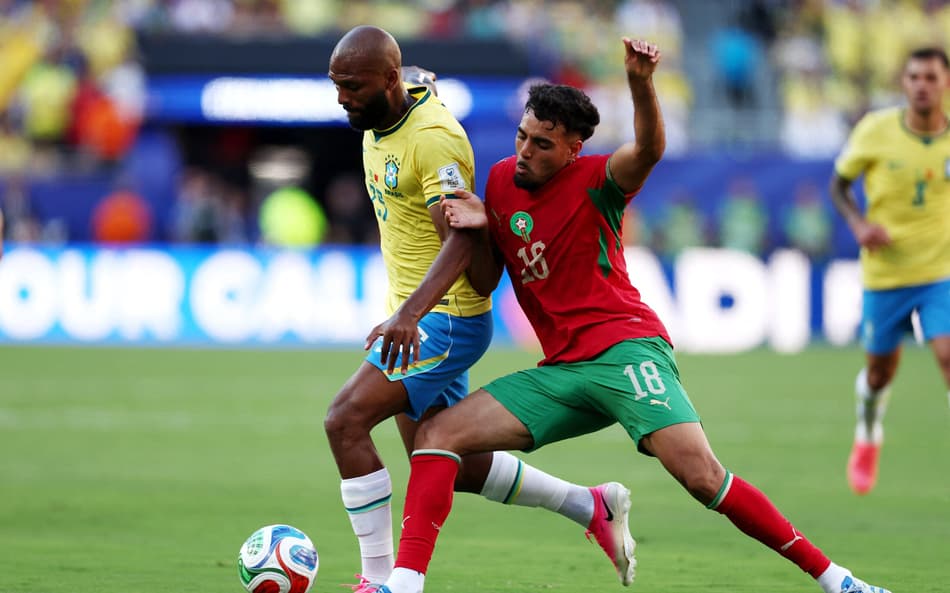 Igor Thiago em ação pela Seleção Brasileira (Foto: Charly Triballeau/AFP)