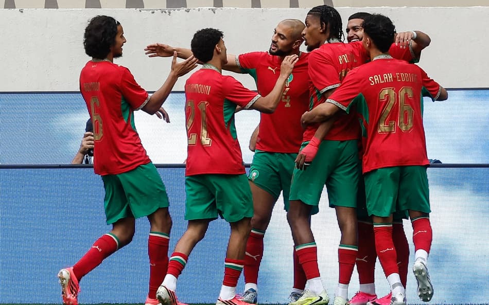 Jogadores do Marrocos comemoram gol em amistoso sobre Madagascar