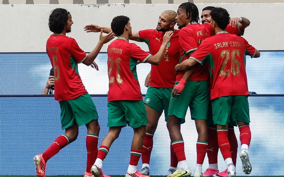 Jogadores do Marrocos comemoram gol em amistoso sobre Madagascar