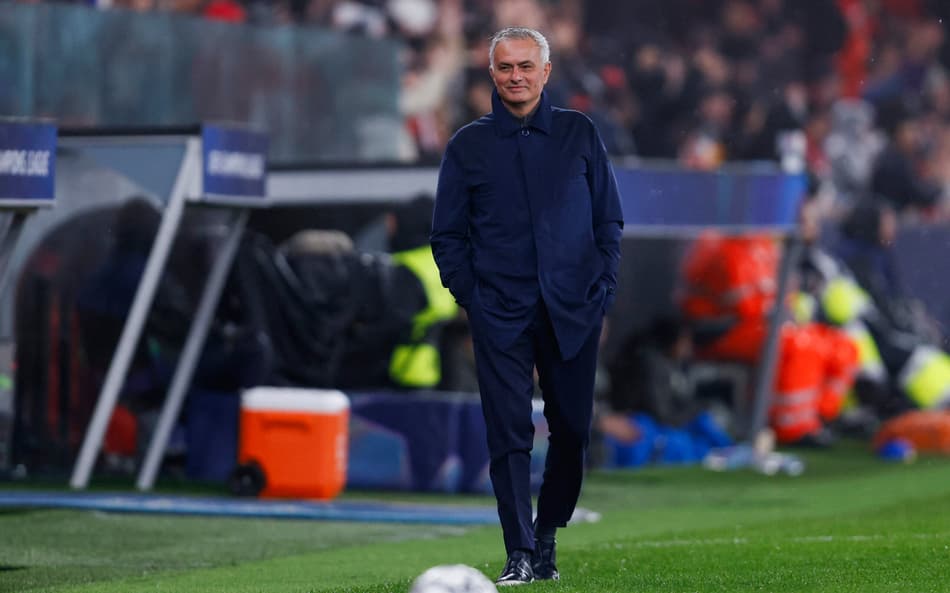 José Mourinho é treinador do Benfica (Foto: FILIPE AMORIM / AFP)