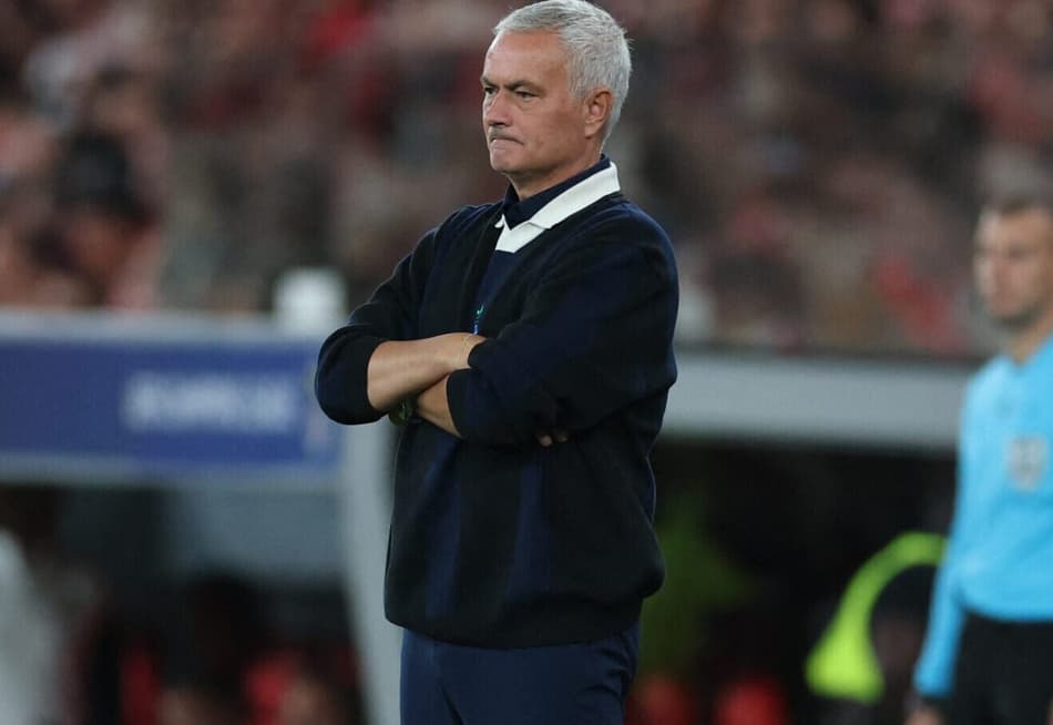 José Mourinho durante o jogo entre Fenerbahce e Benfica