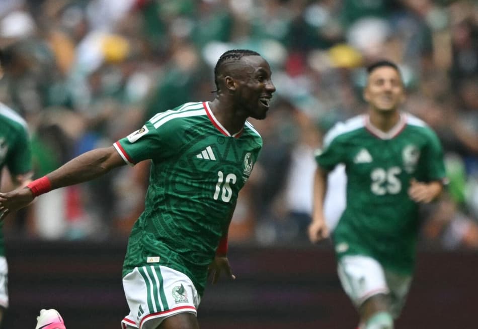Julian Quinones comemora o primeiro gol do México na Copa do Mundo de 2026