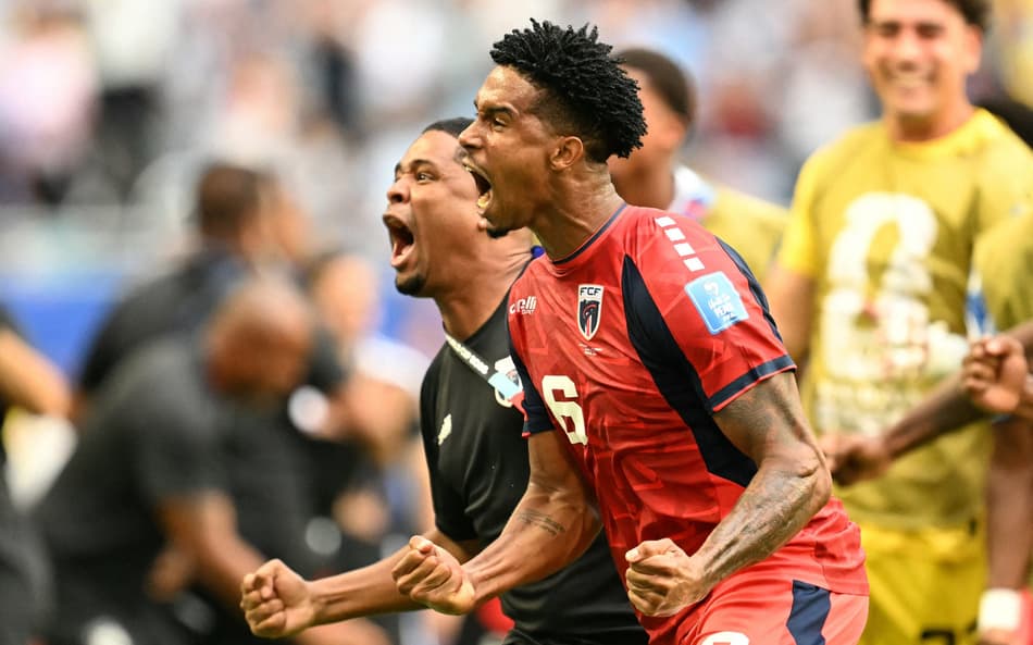 Kevin Pina comemora primeiro gol da história de Cabo Verde em Copa do Mundo contra o Uruguai