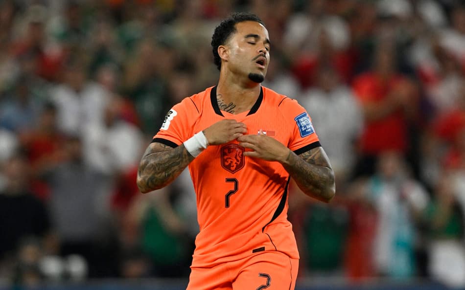 Justin Kluivert lamentando pênalti perdido