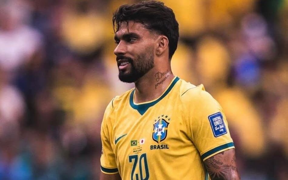 Lucas Paquetá, do Flamengo, sorri após vitória do Brasil