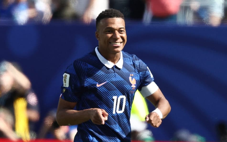 Mbappé marcou dois gols contra Senegal na Copa do Mundo (Foto: FRANCK FIFE / AFP)