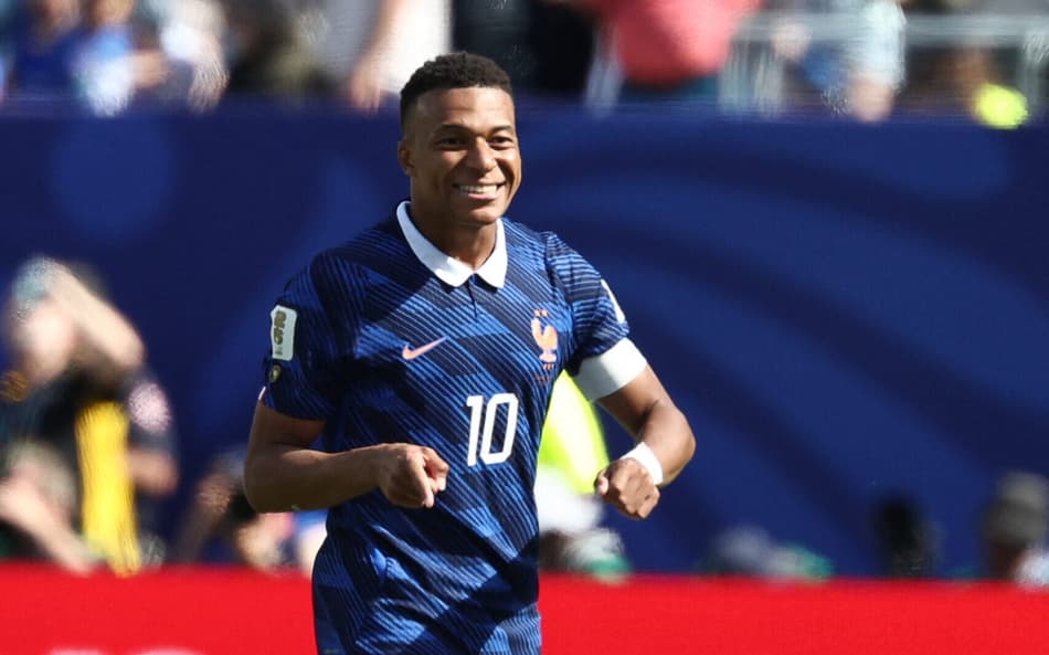 Mbappé marcou dois gols contra Senegal na Copa do Mundo