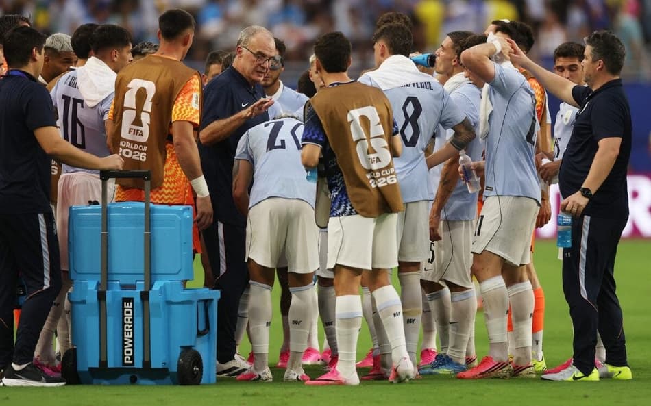 Marcelo Bielsa, Uruguai, pausa para hidratação