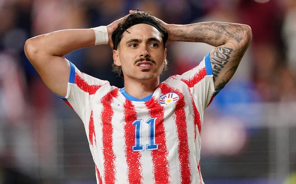 Mauricio, do Palmeiras, lamenta chance perdida pelo Paraguai (Foto: IMAGN IMAGES via Reuters/David Gonzales)