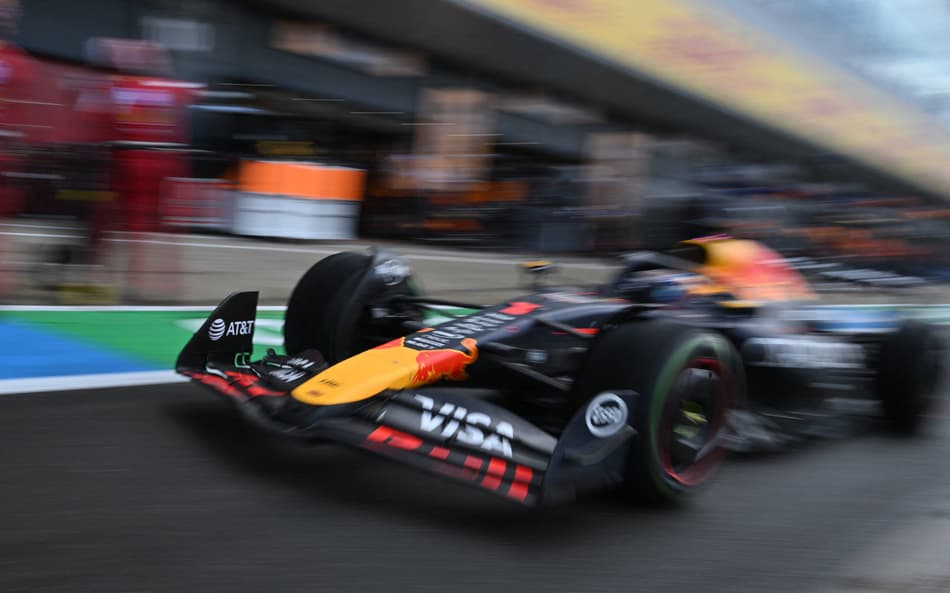 Max Verstappen no GP da Inglaterra (foto: Andrej ISAKOVIC / POOL / AFP)