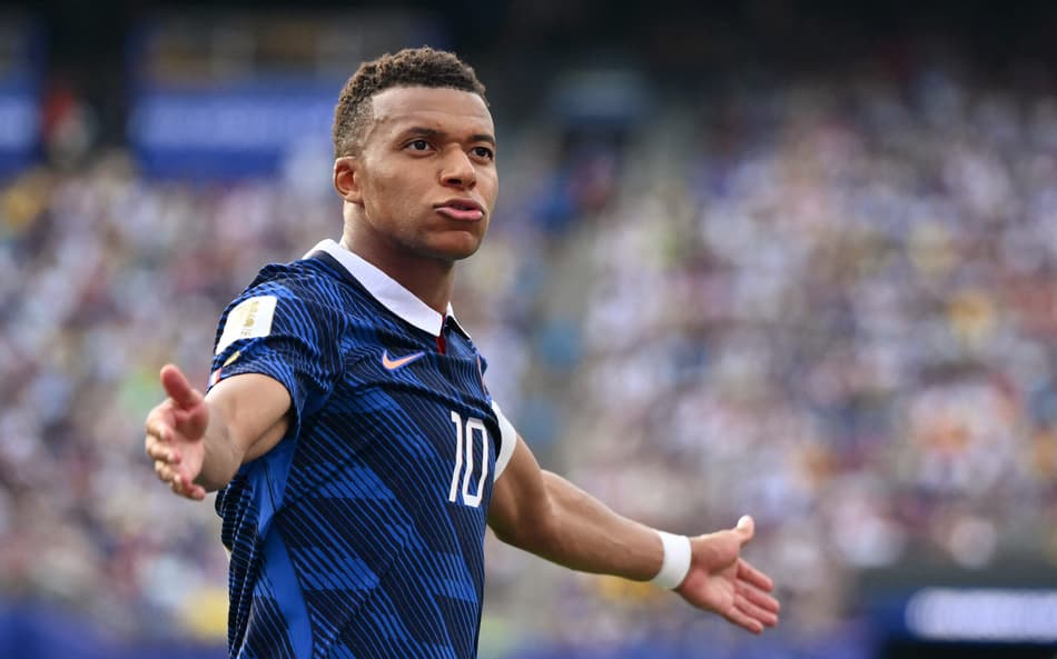 Mbappé aniquila recordes em França x Suécia e segue invencível em como titular em Copas do Mundo