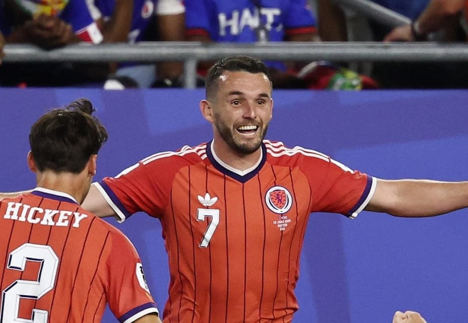 McGinn comemora gol da vitória da Escócia sobre o Haiti, pela Copa do Mundo (Foto: Franck Fife/AFP)