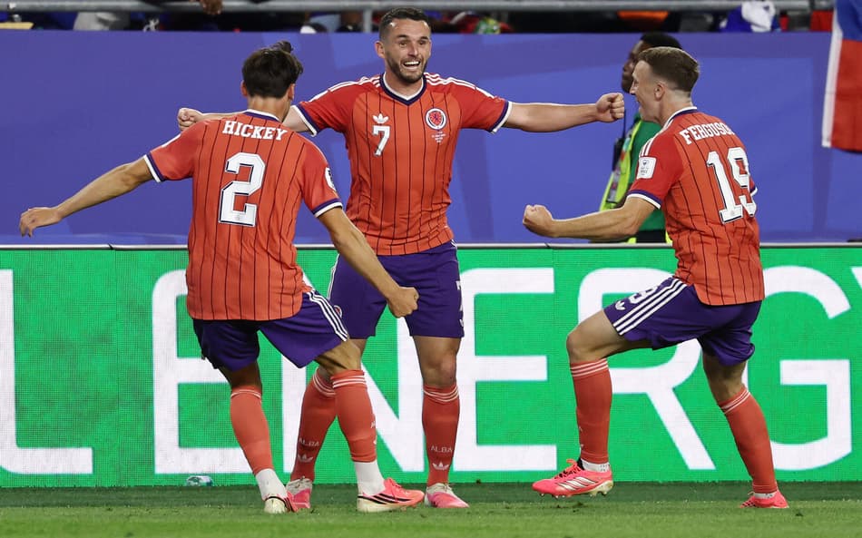 McGinn comemora gol da vitória da Escócia sobre o Haiti, pela Copa do Mundo (Foto: Franck Fife/AFP)