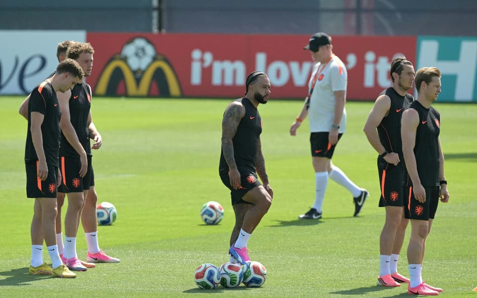 Elenco da Holanda durante treinamento