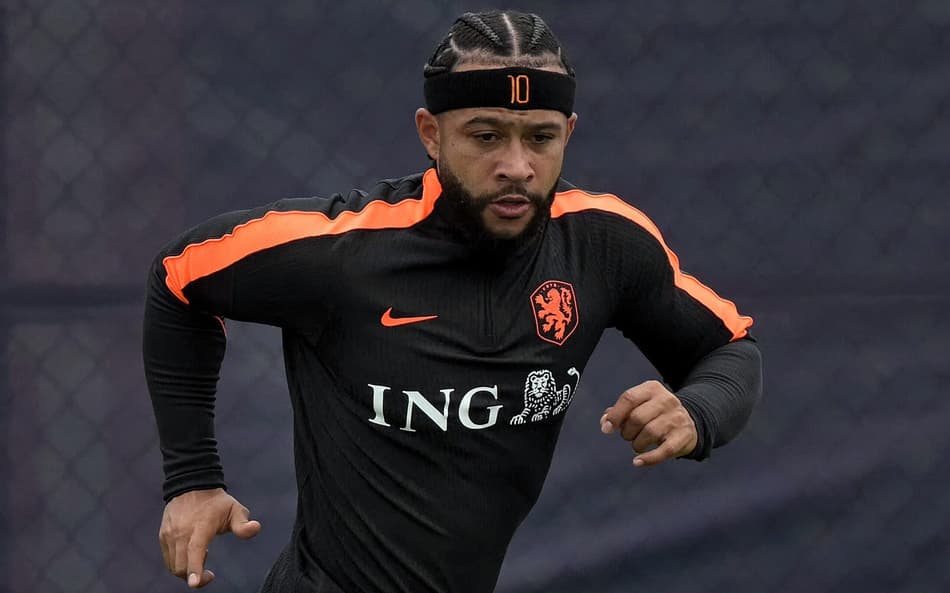 Memphis Depay em treino da Holanda