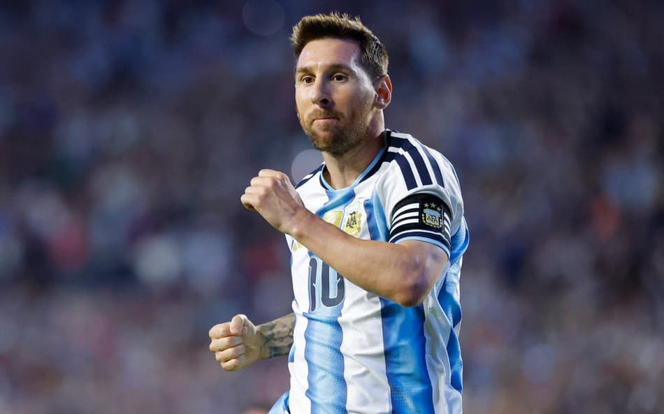 Messi comemora gol marcado pela Argentina em amistoso contra a Islândia