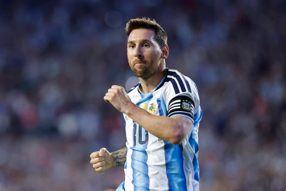 Messi comemora gol marcado pela Argentina em amistoso contra a Islândia