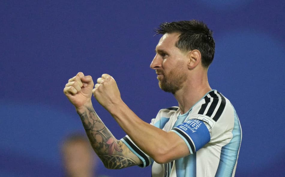 Messi comemora gol marcado pela Argentina sobre a Argélia, na estreia da Copa do Mundo