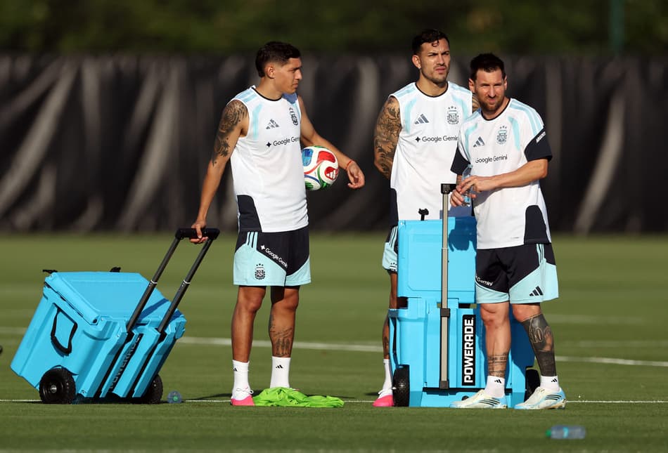 Messi faz primeiros treinos com a Argentina antes da Copa do Mundo