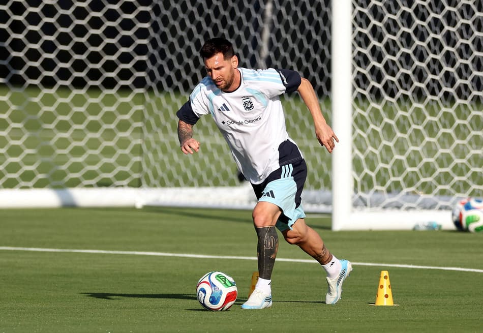Messi faz primeiros treinos com a Argentina antes da Copa do Mundo