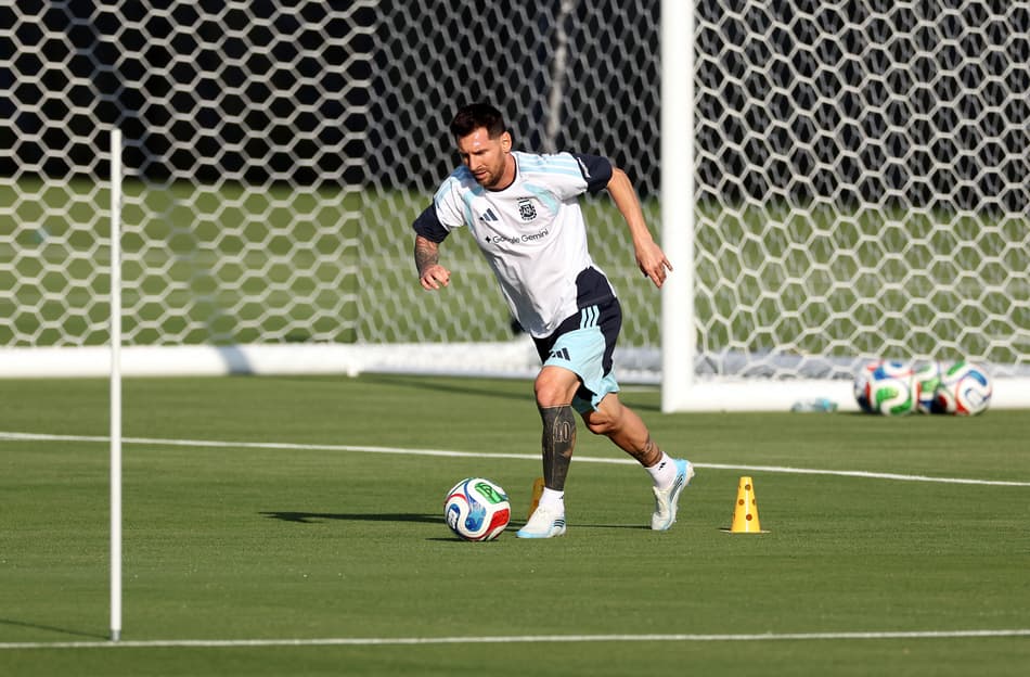 Messi faz primeiros treinos com a Argentina antes da Copa do Mundo