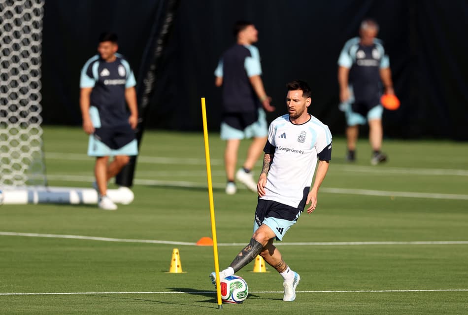 Messi faz primeiros treinos com a Argentina antes da Copa do Mundo