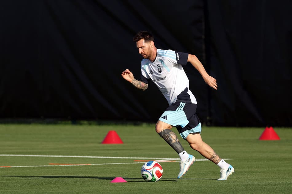 Messi faz primeiros treinos com a Argentina antes da Copa do Mundo