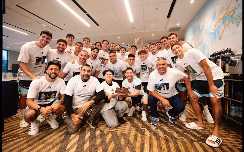 Messi agradece elenco da Argentina por festa surpresa na Copa do Mundo