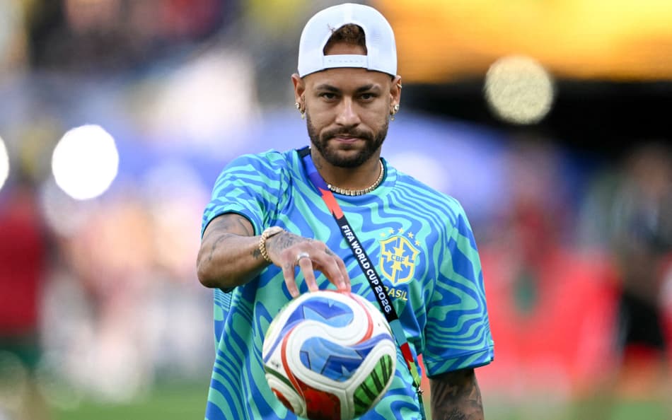 Neymar ficou no banco durante a partida entre Brasil e Marrocos na Copa do Mundo