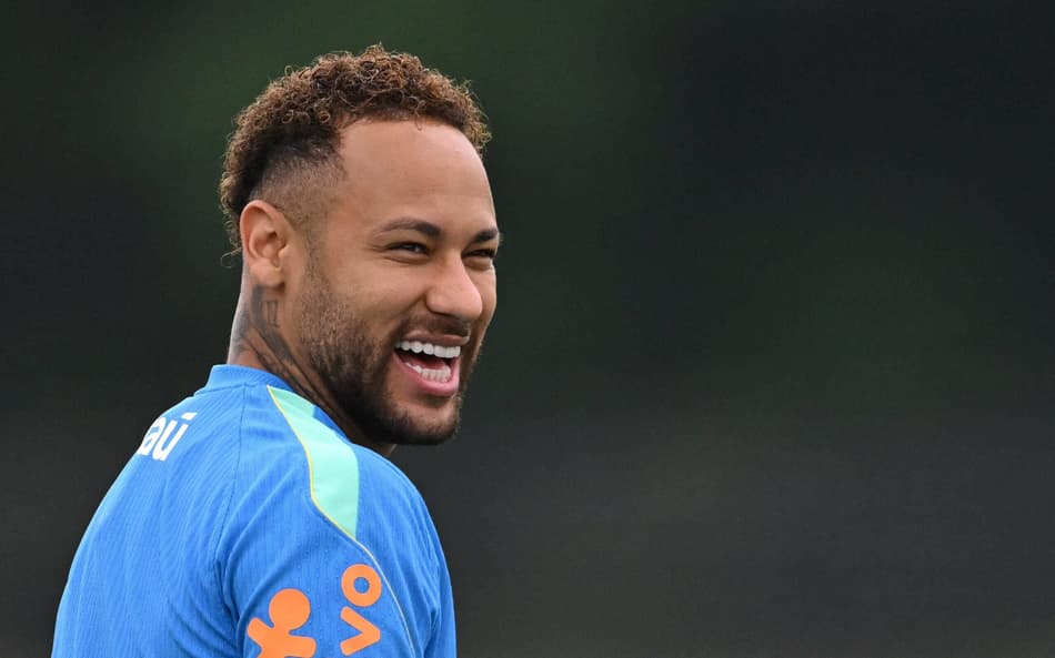 Neymar durante treino da Seleção Brasileira antes da partida contra a Escócia na Copa do Mundo (Foto: Mauro PIMENTEL / AFP)
